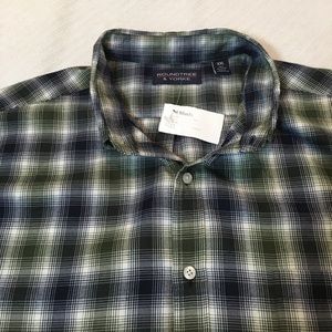 2/$30 NWT Roundtree & Yorke Men's Shirt